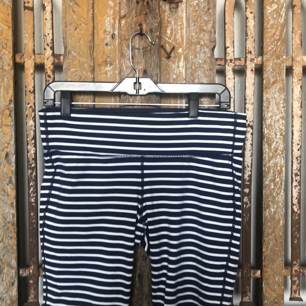 ATHLETA NAVY & WHITE STRIPE CAPRI LEGGINGS LARGE - Picture 3 of 6